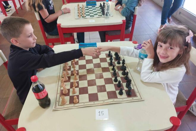 Вриједни шаховски радници из Љубиња организовали одличан турнир