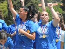 Pehar i medalje za šampionke FOTO