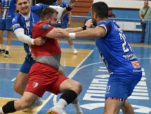 Leotar ponovo pokleknuo