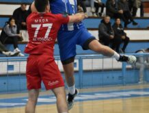 Leotar ponovo pokleknuo