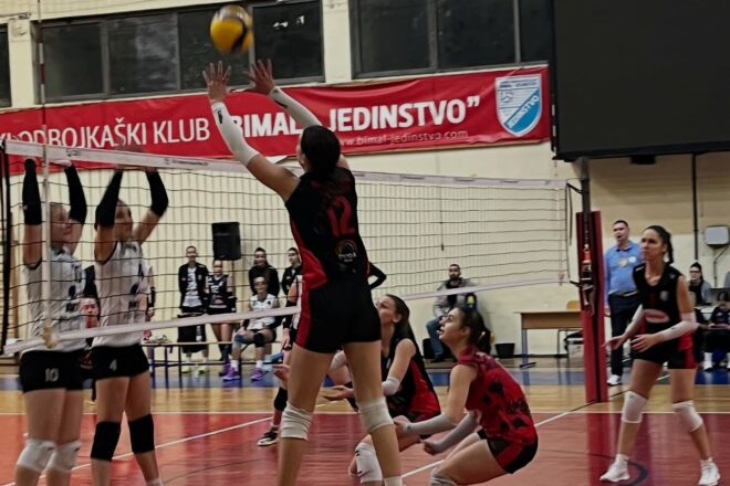 Брчко неосвојиво за гатачке дјевојке