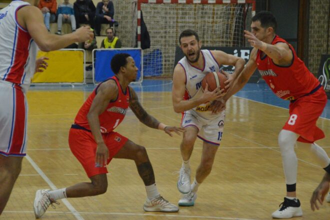 Nosioci igre i dalje van terena