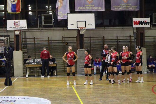 Убједљиви Вележ против дјевојака са Саве