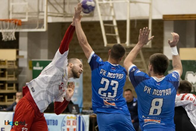 Опстанак у домену теорије