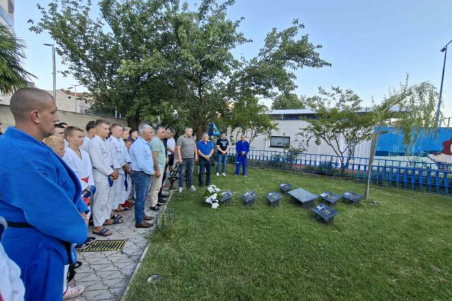 Park tuge nedovršenh proljeća